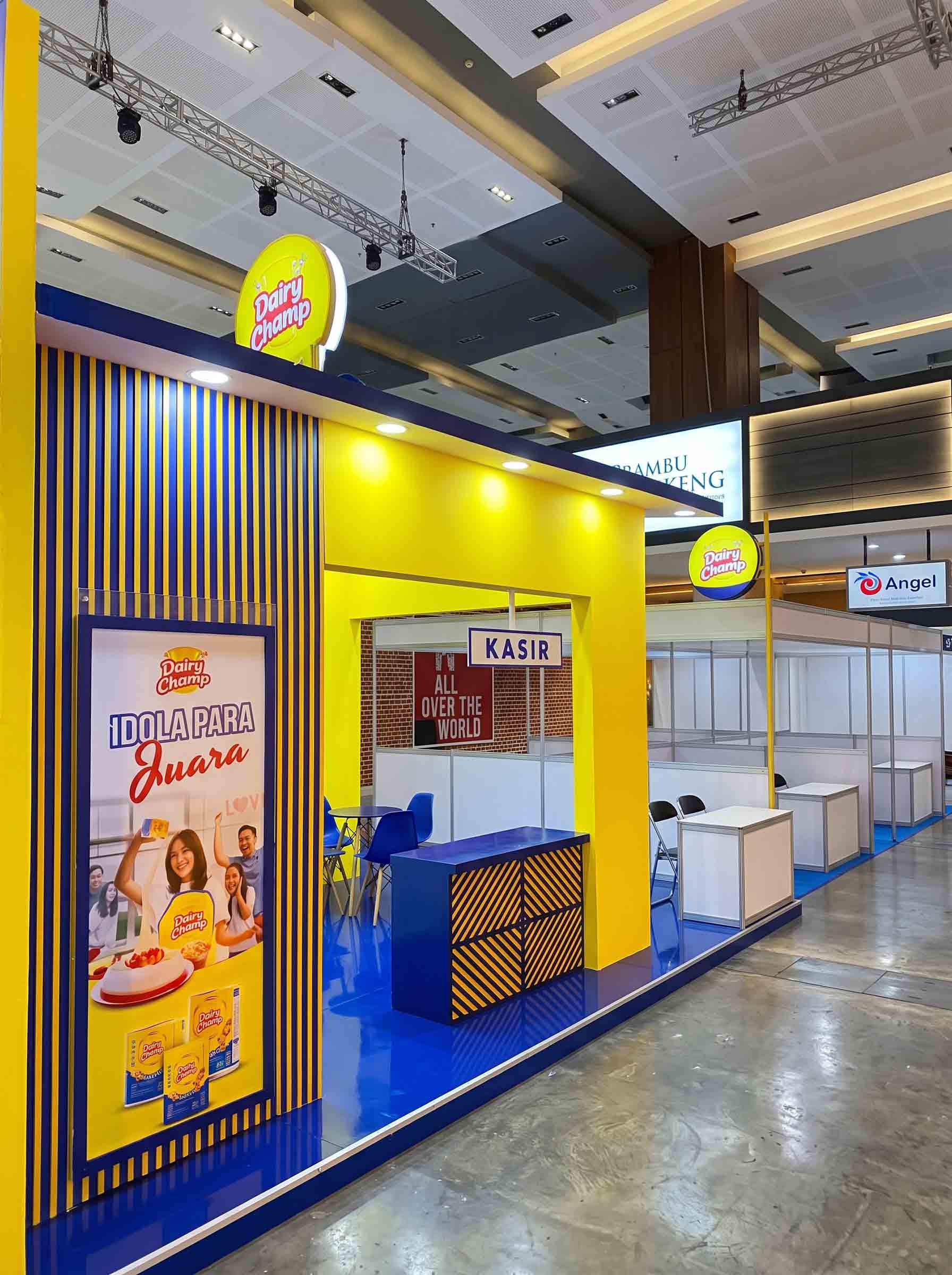 sewa partisi booth